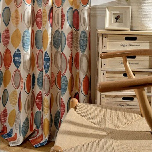 Gordijn met kleurrijk retro patroon
