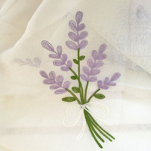 Vitrage gordijn met geborduurde lavendel