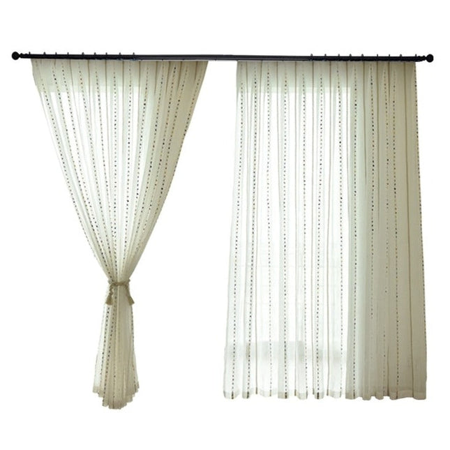 Linnenlook vitrage met gekleurde pompons