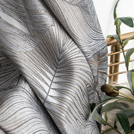 Verduisterend gordijn Nirboa met bladeren patroon.