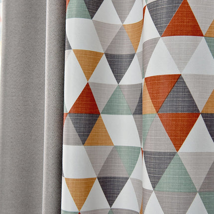 Verduisteringsgordijn met geometrisch patroon