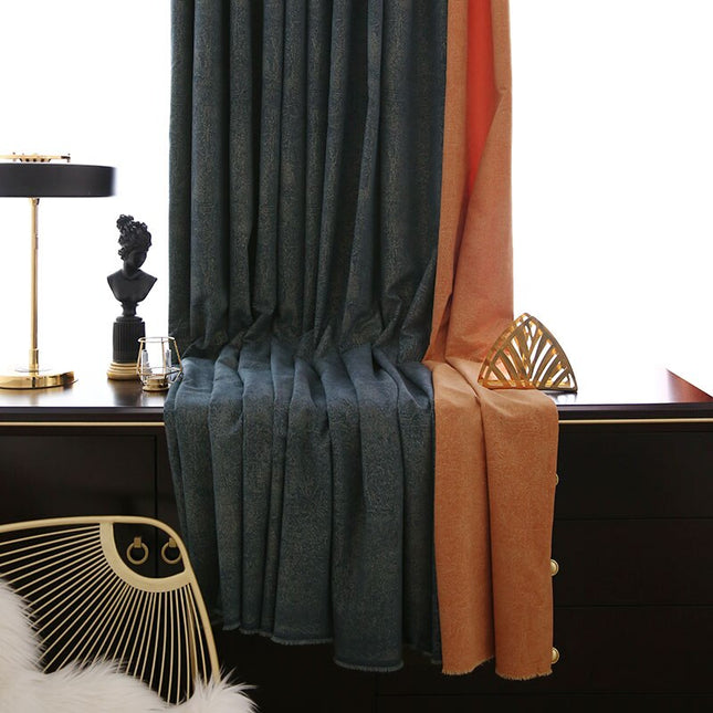 Donkerblauw verduisterend gordijn Cork met goudlook.