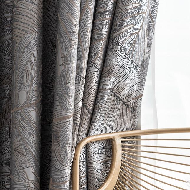 Verduisterend gordijn Nirboa met bladeren patroon.