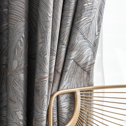 Verduisterend gordijn Nirboa met bladeren patroon.