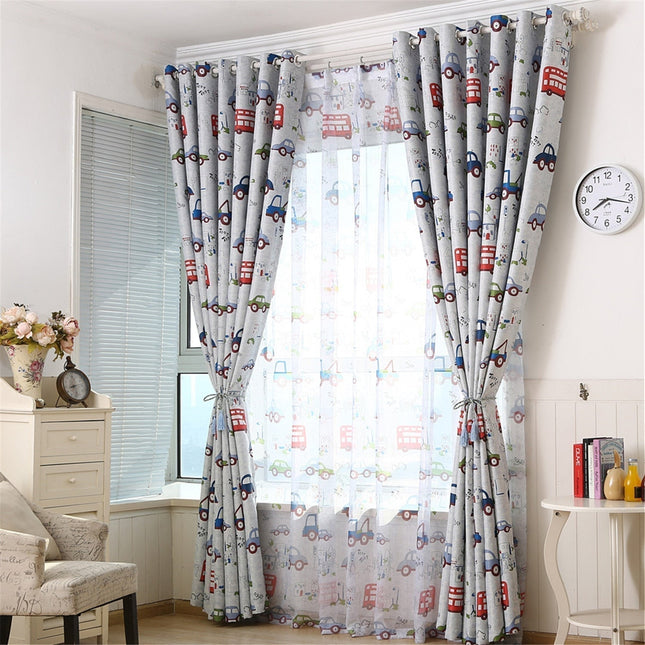 Leuke vitrage voor kinderkamer met auto's