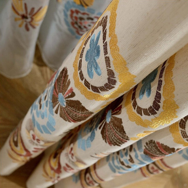 Bohemian gordijn met kleurrijk mandala patroon