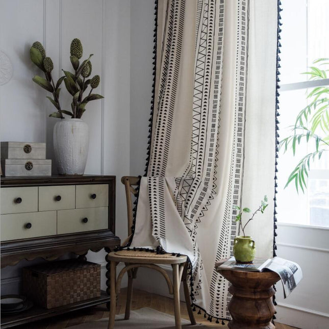 Bohemian vitrage met zwarte kwastjes