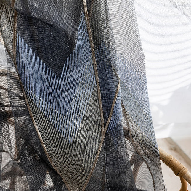 Luxe vitrage met geometrisch borduursel