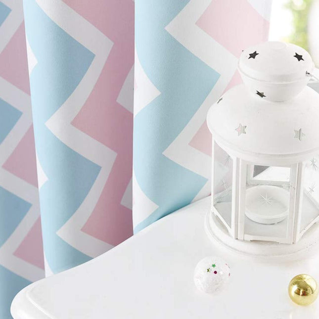 Kindergordijn met roze en blauw zigzagpatroon