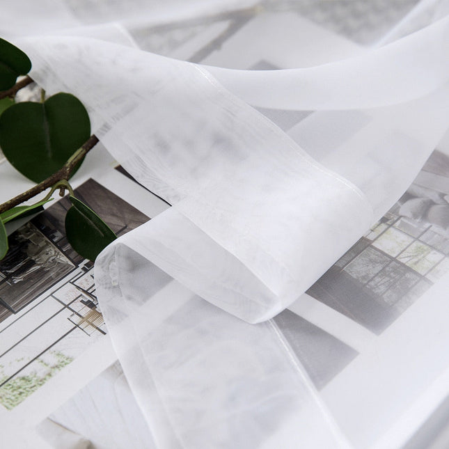 Effen witte lichtdoorlatende vitrage