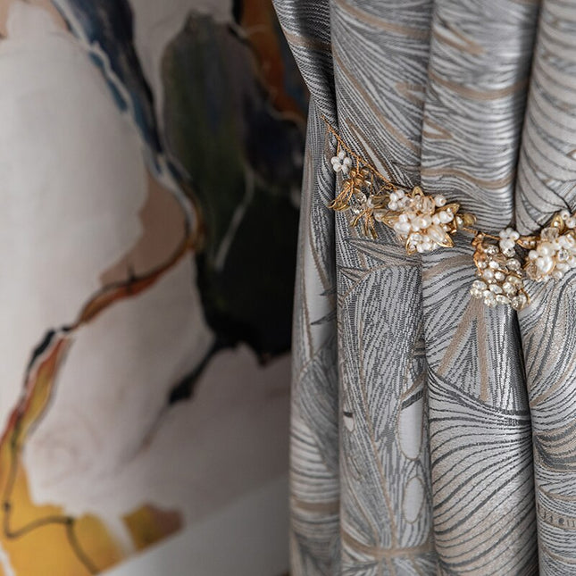 Verduisterend gordijn Nirboa met bladeren patroon.