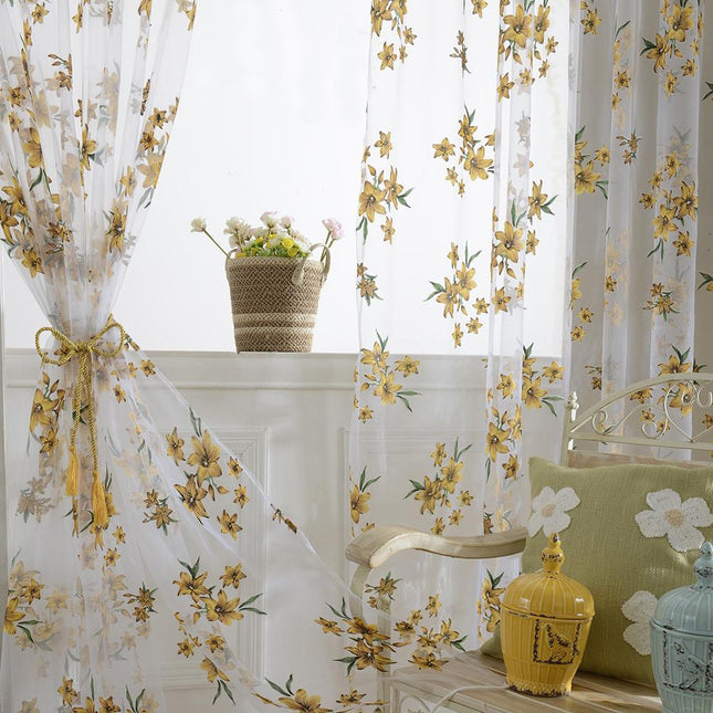 Vitrage gordijn met geborduurde bloemen
