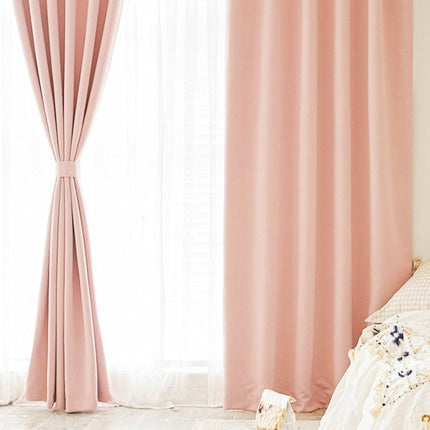 Verduisterend gordijn voor slaapkamer met ringen.