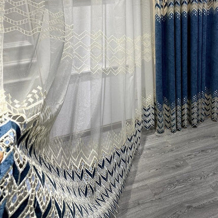 Moderne vitrage met geometrische borduurrand