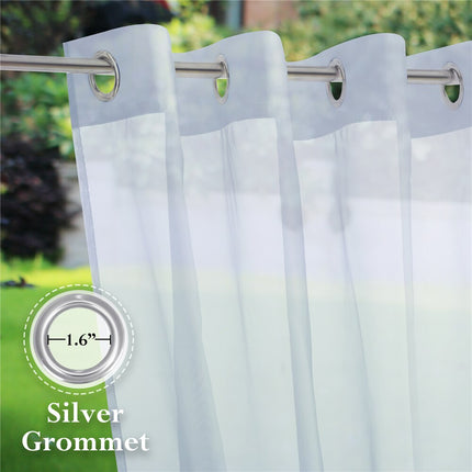Lichtdoorlatend buitengordijn voor terras met ringen.