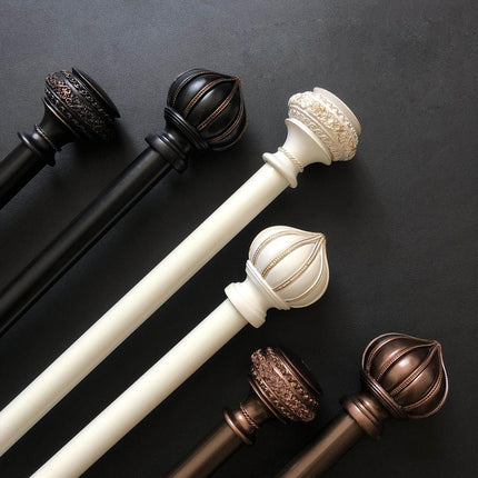 Vintage zwarte gordijnroede met ornament