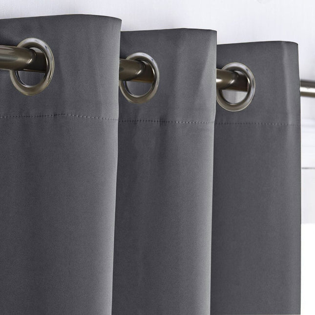 Modern effen verduisterend gordijn met ringen