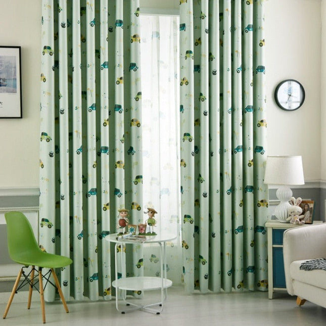 Groene kindervitrage met auto print