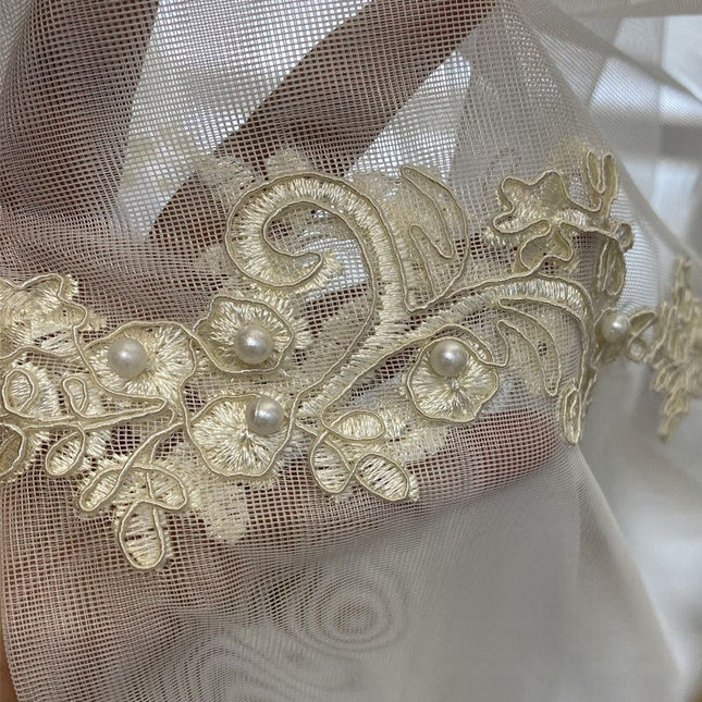 Vitrage met luxe gouden borduursel