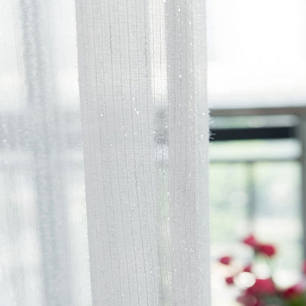 Lichtdoorlatend gordijn met subtiele glitter