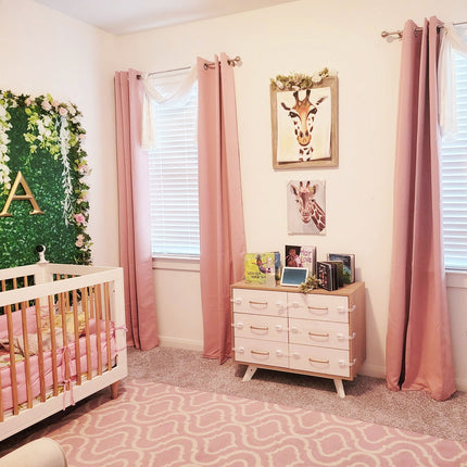 Verduisterend gordijn voor slaapkamer met ringen.