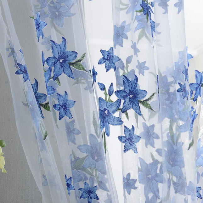 Vitrage gordijn met geborduurde bloemen
