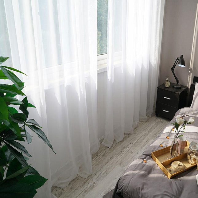 Lichtdoorlatend wit glasgordijn voor woonkamer