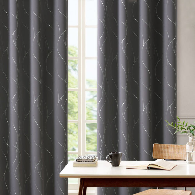 Grijs verduisterend gordijn met zilveren lijnen