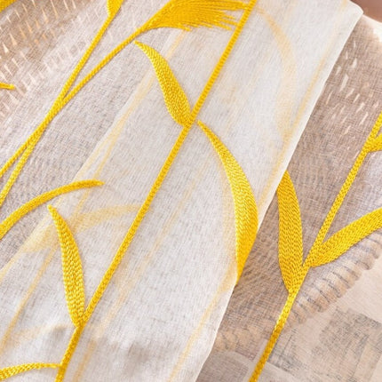 Vitrage met geborduurde gele rietpluimen