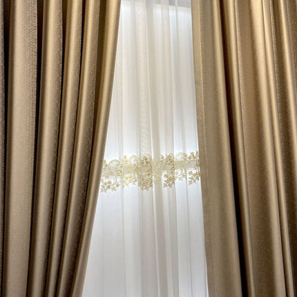 Vitrage met luxe gouden borduursel