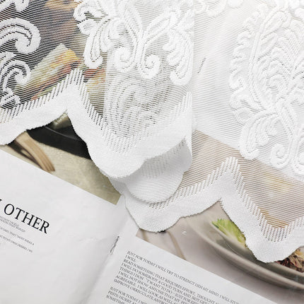 Lichtdoorlatende vitrage met damast patroon