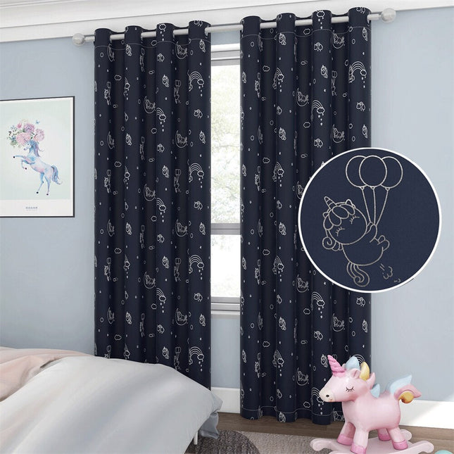 Donkerblauw gordijn met zilveren eenhoorn print