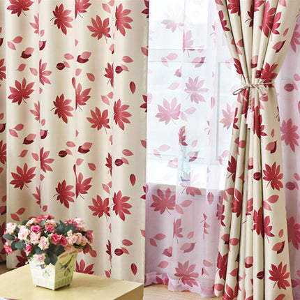 Verduisterend gordijn met rode herfstbladeren