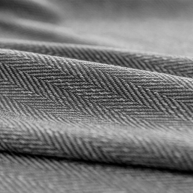 Donkergrijs verduisterend gordijn Valego visgraatmotief.