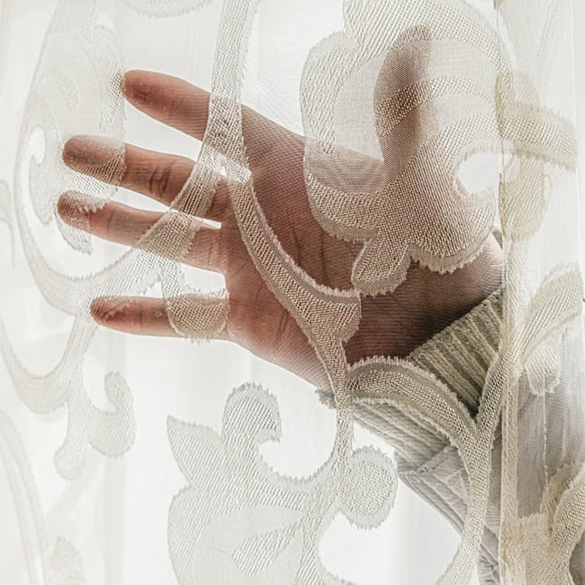 Wit vitrage gordijn met barok patroon