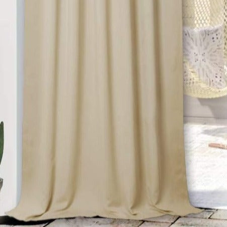 Beige buitengordijn met tunnel voor roede