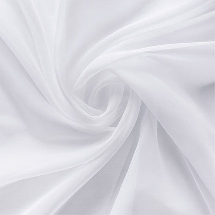 Doorschijnend vitrage gordijn met metalen ringen.