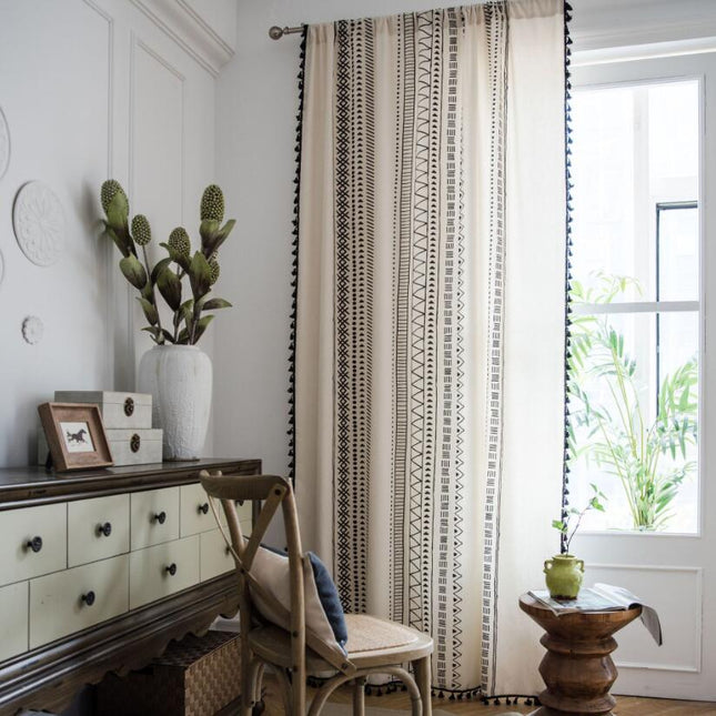 Bohemian vitrage met zwarte kwastjes