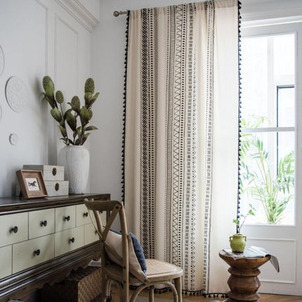 Bohemian vitrage met zwarte kwastjes