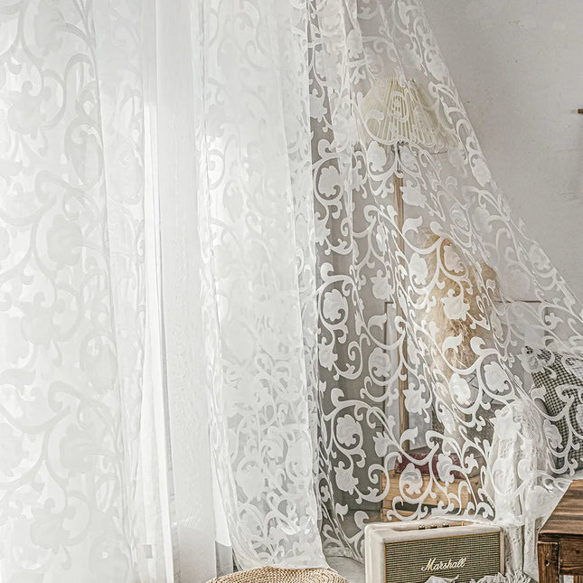 Wit vitrage gordijn met barok patroon
