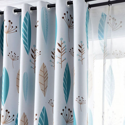 Blauw verduisteringsgordijn met botanisch verenpatroon