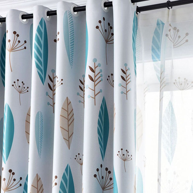 Blauw verduisteringsgordijn met botanisch verenpatroon