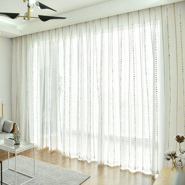 Linnenlook vitrage met gekleurde pompons