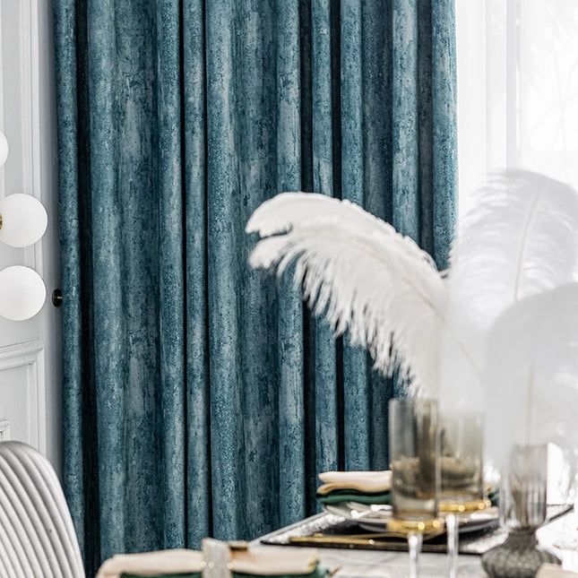 Verduisterend gordijn van blauw chenille