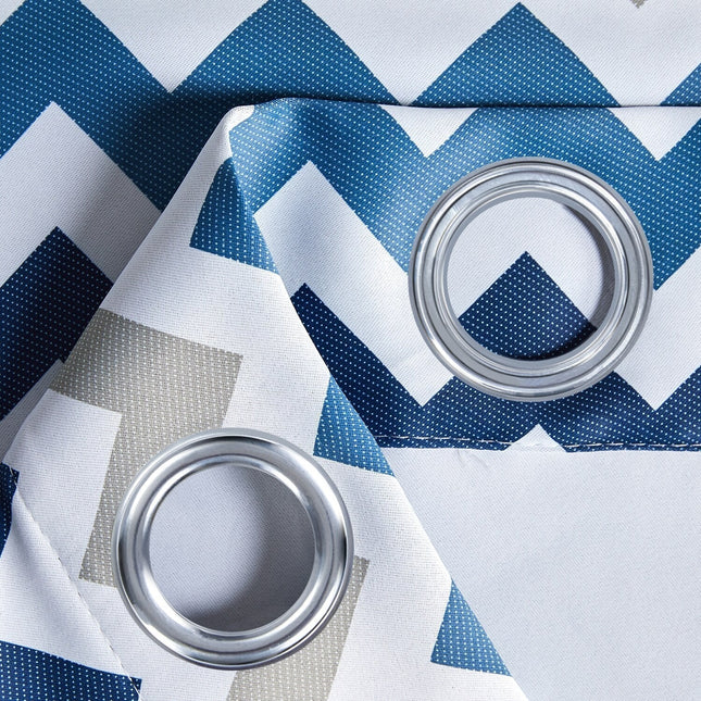 Blauw verduisterend gordijn Penedo met zigzagpatroon.