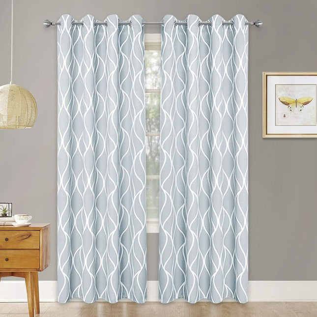 Lichtgrijs verduisterend gordijn Jarven met patroon.