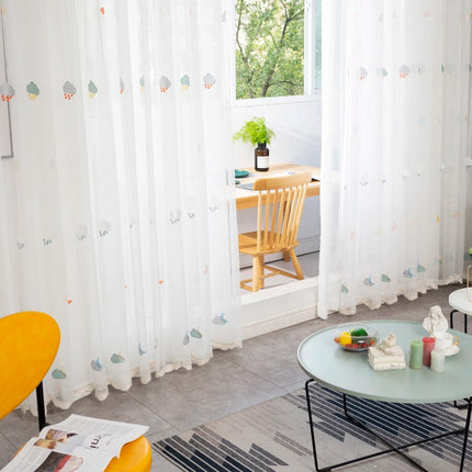 Kinderkamer vitrage met geborduurde figuren