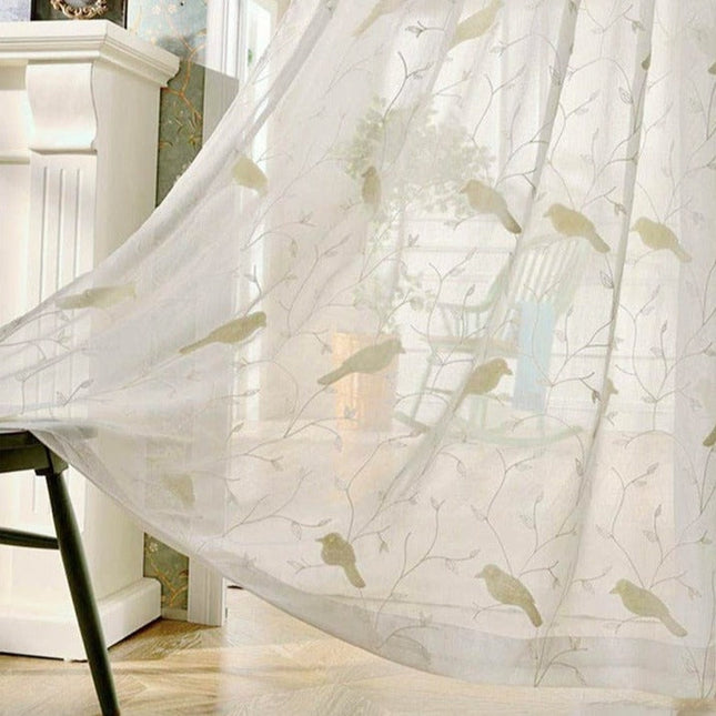 Landelijke vitrage met vogels op takken