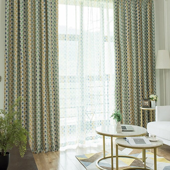 Groen gordijn met geometrisch stippenpatroon