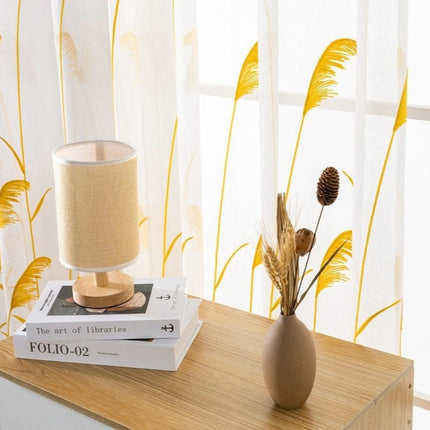 Vitrage met geborduurde gele rietpluimen